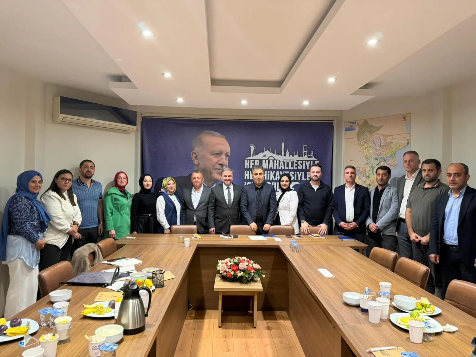 AK Parti İstanbul İl Başkanlığı Tanıtım ve Medya Başkanlığı tarafından düzenlenen Tanıtım ve Medya 2. Bölge Aylık İstişare Toplantısı, AK Parti Beşiktaş İlçe Başkanlığımızın ev sahipliğinde gerçekleştirildi.